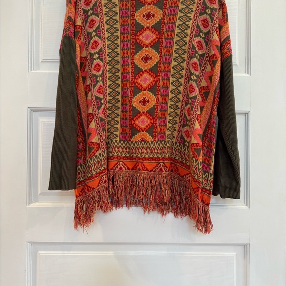 Multicolor Patterned Fringe Sweater - Picture 2 of 3